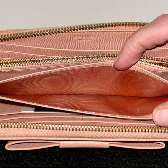 Prada Saffiano Fiocco Bow Zippy Long Wallet in the color Orchidea. With COA - Picture 14 of 15